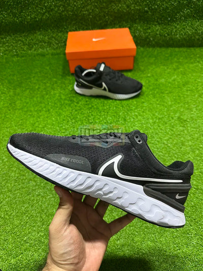 React Miler 3 (Blk/W)