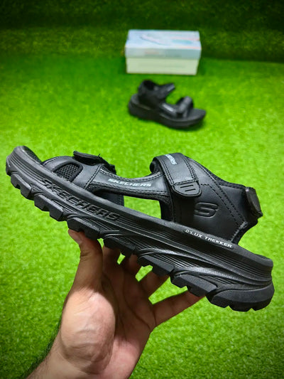 Skechers (D Lux Trekker) (Triple Blk) (004)